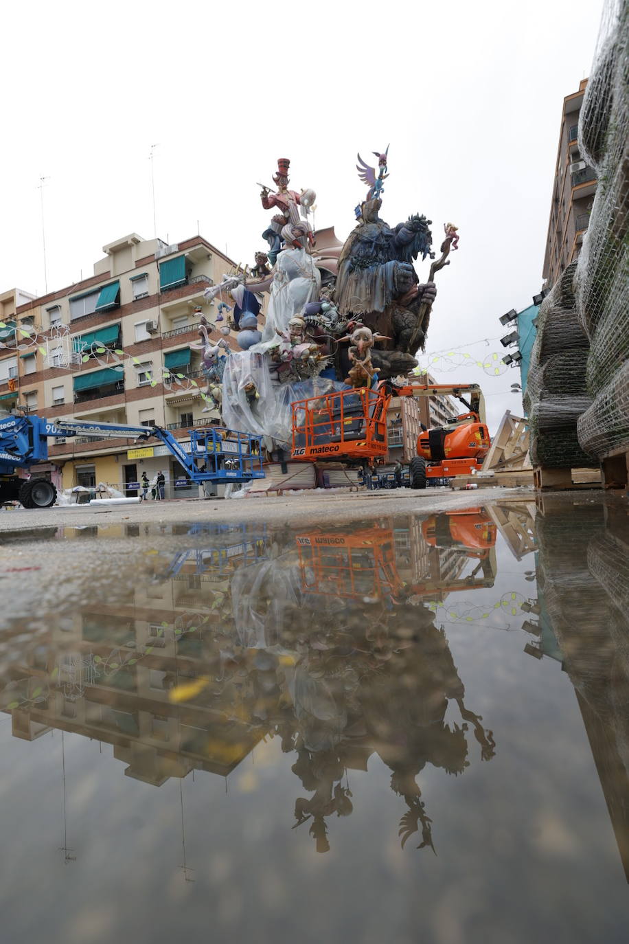 Fotos: Los plásticos que resguardan a las fallas de la lluvia