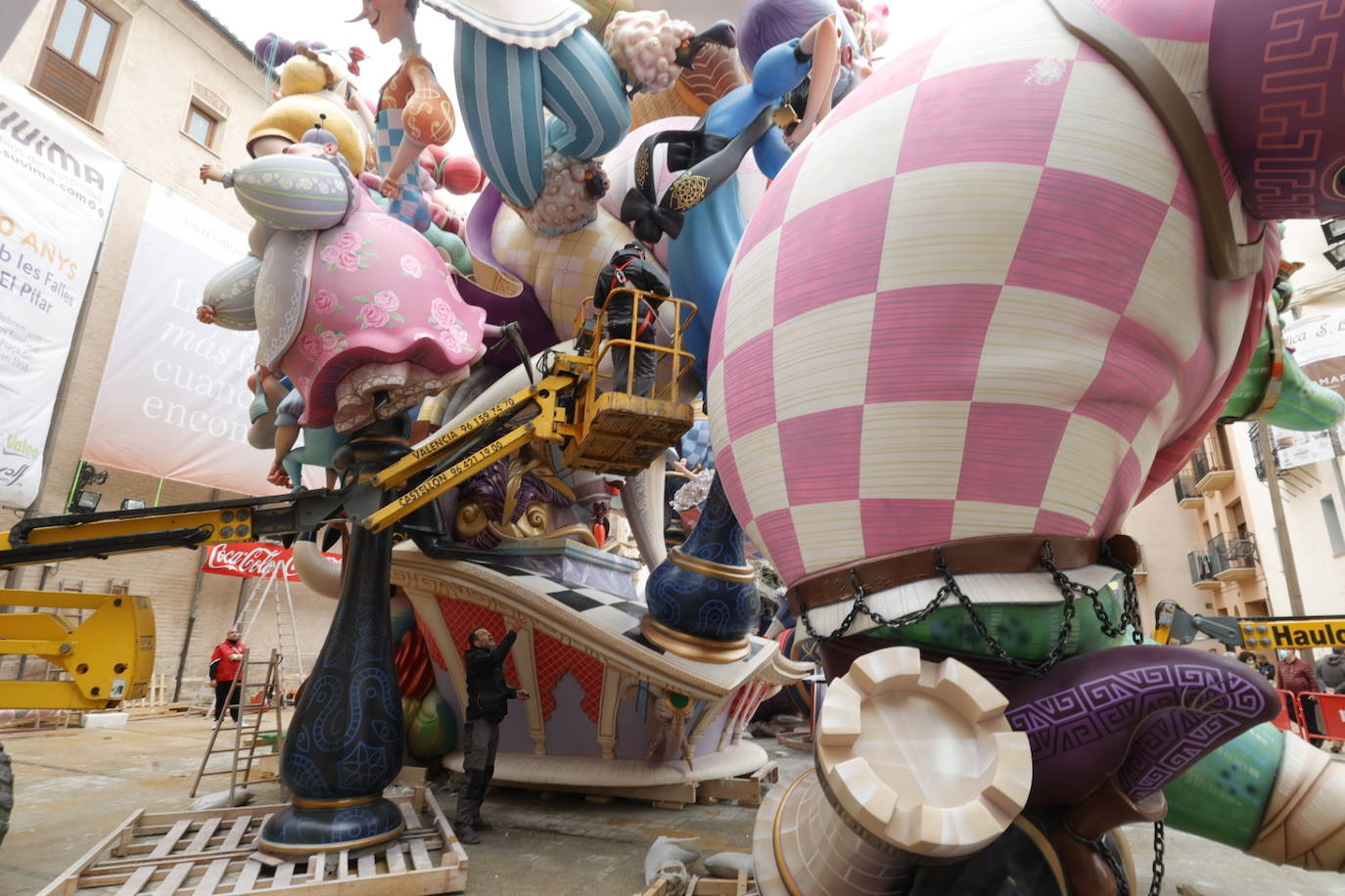 Fotos: Los plásticos que resguardan a las fallas de la lluvia