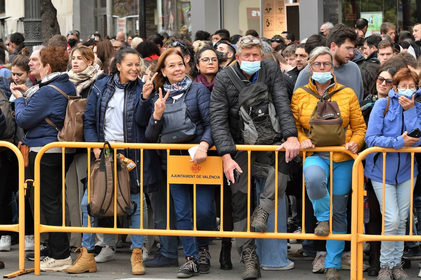 Fotos: Búscate en la mascletà del martes 15 de marzo de 2022