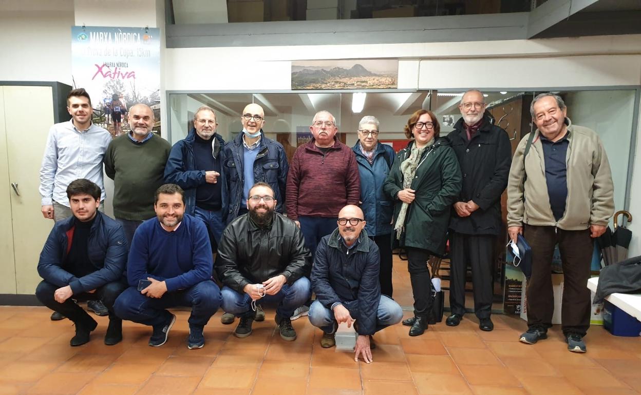 Nueva junta directiva de la asociación por la promoción y defensa de la cultura Amics de la Costera. 