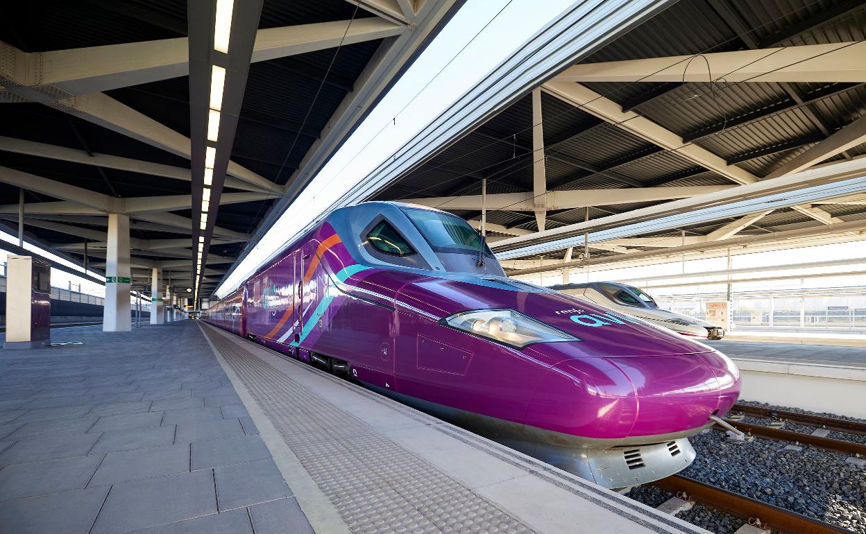 Un Avlo de Renfe, en la estación Joaquín Sorolla. 