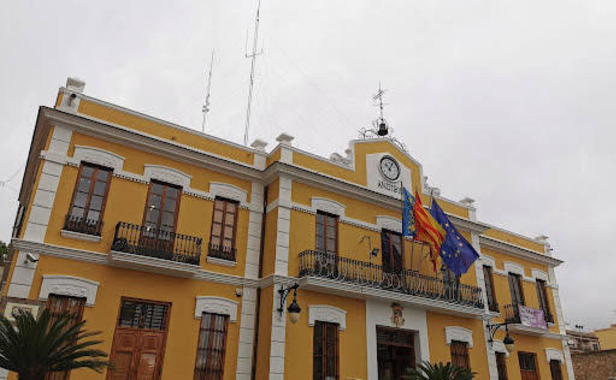 Fachada del Ayuntamiento de Burjassot. 