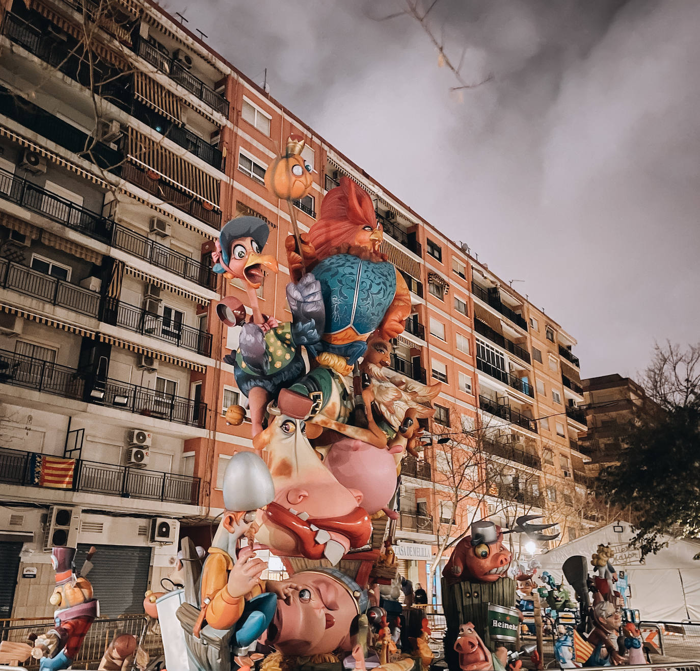 Fotos: Así es la falla Jeronima Gales - Litografo Pascual i Abad