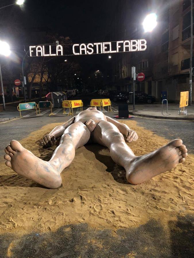 El monumento 'Jo visc', también de la artista Anna Ruiz para la falla Castielfabib de Valencia. 