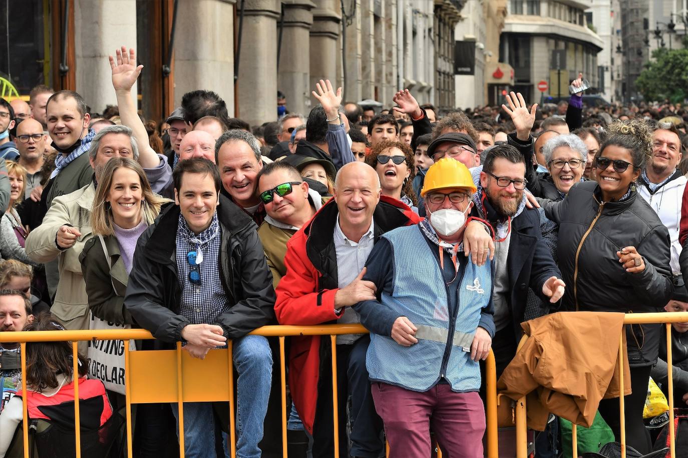 Fotos: Búscate en la mascletà de este 18 de marzo de 2022