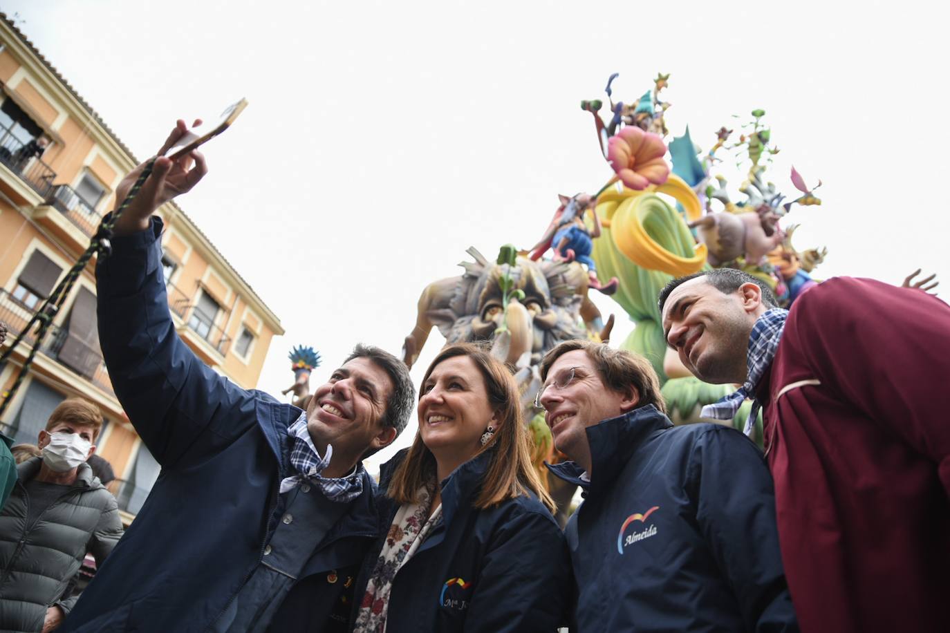 Fotos: Fallas 18 de marzo de 2022: Convento Jerusalén reúne a políticos y caras conocidas