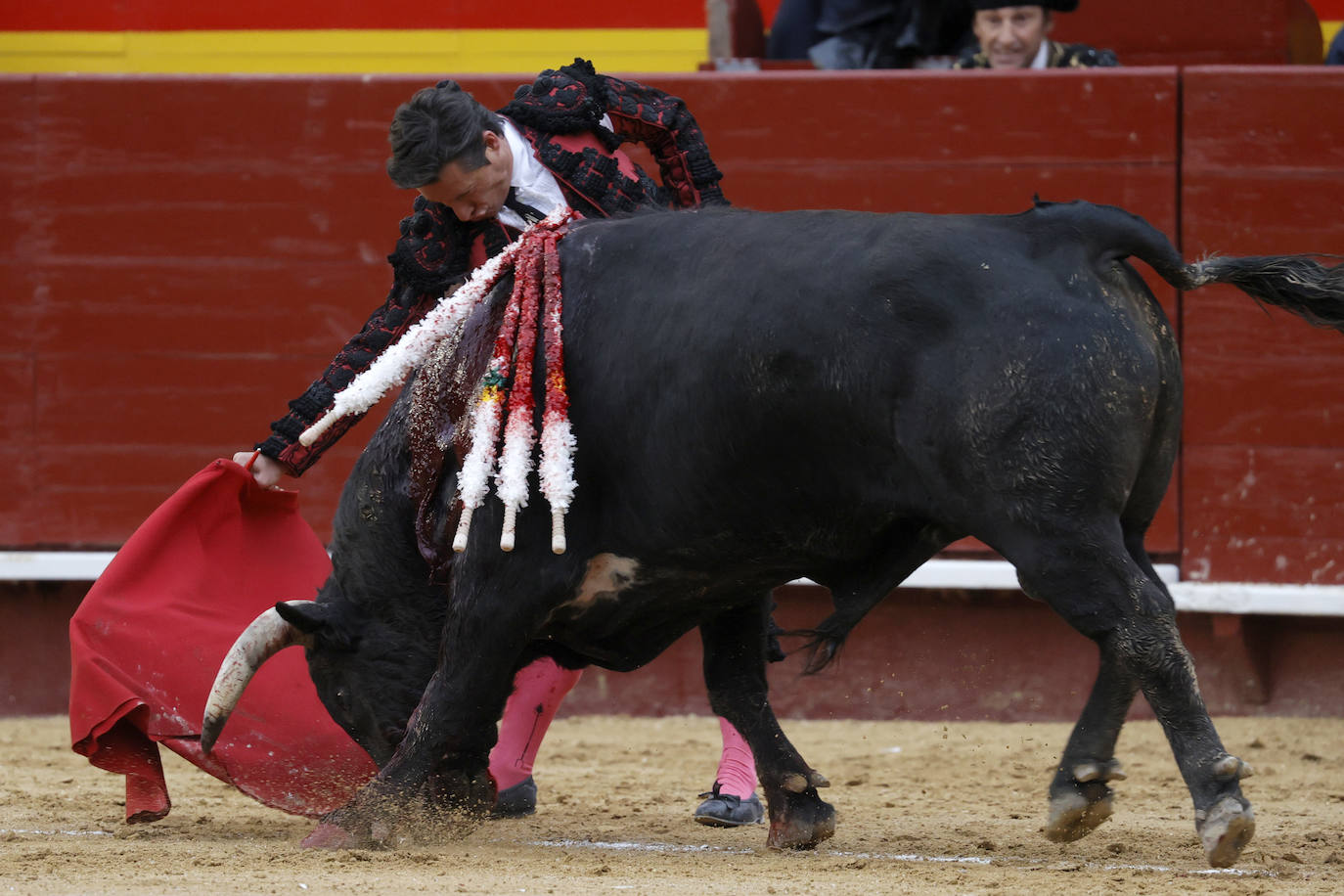 Corrida de toros de la Feria de Fallas, con reses de Victoriano del Río para Diego Urdiales, José María Manzanares y Roca Rey. 