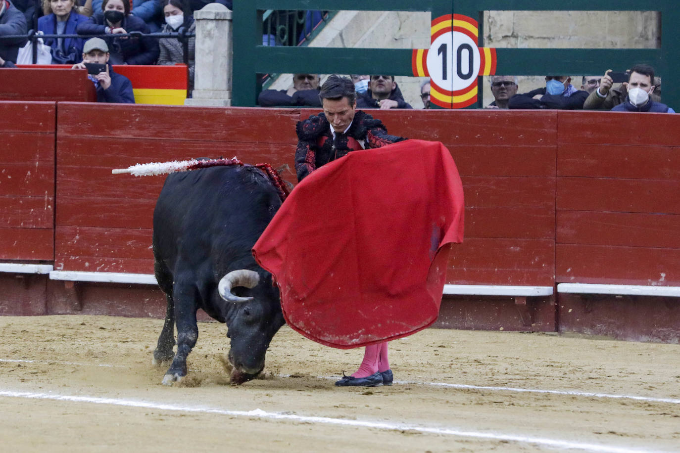 Corrida de toros de la Feria de Fallas, con reses de Victoriano del Río para Diego Urdiales, José María Manzanares y Roca Rey. 