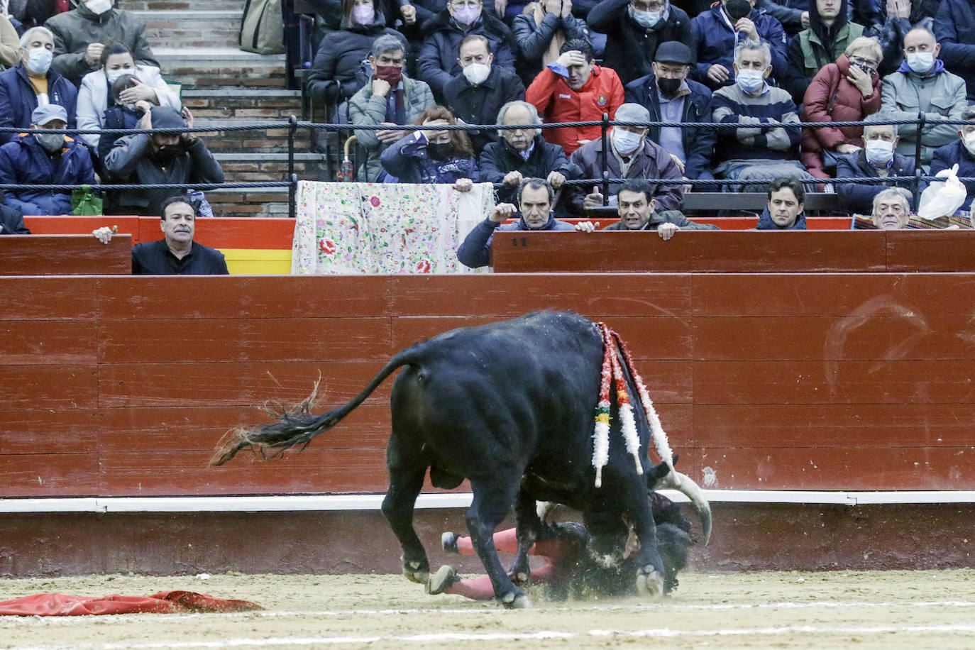 Corrida de toros de la Feria de Fallas, con reses de Victoriano del Río para Diego Urdiales, José María Manzanares y Roca Rey. 