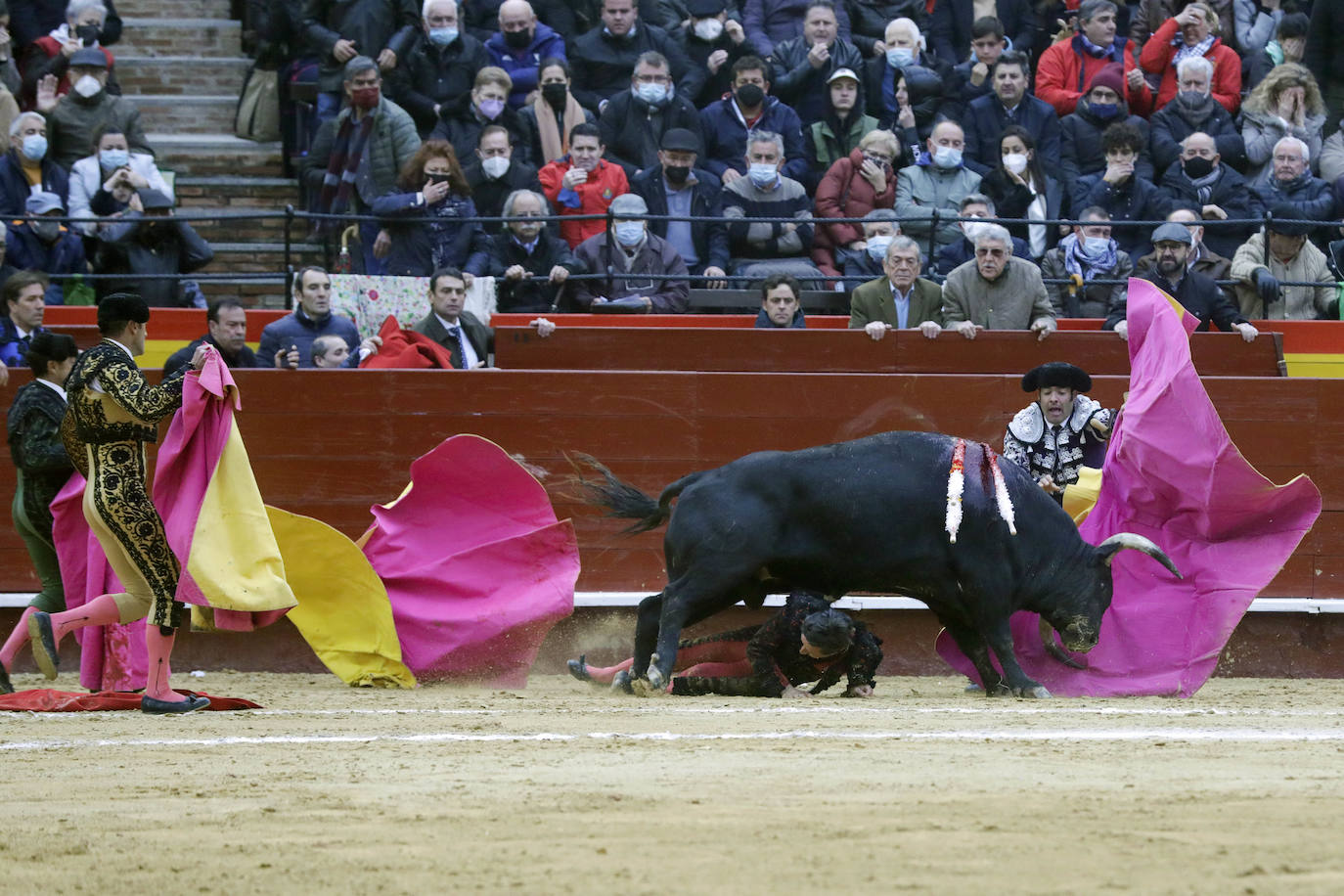 Corrida de toros de la Feria de Fallas, con reses de Victoriano del Río para Diego Urdiales, José María Manzanares y Roca Rey. 