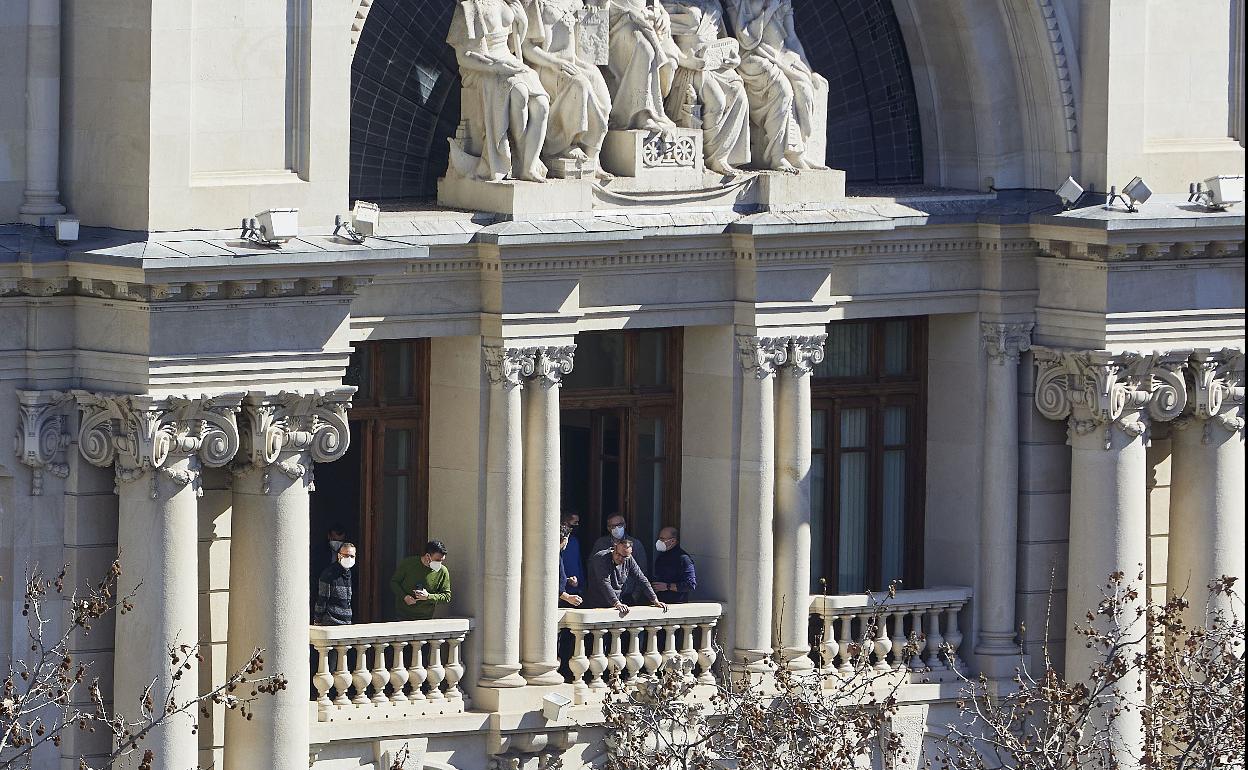 Podemos critica la «opacidad» en la compra de Correos por el Consell