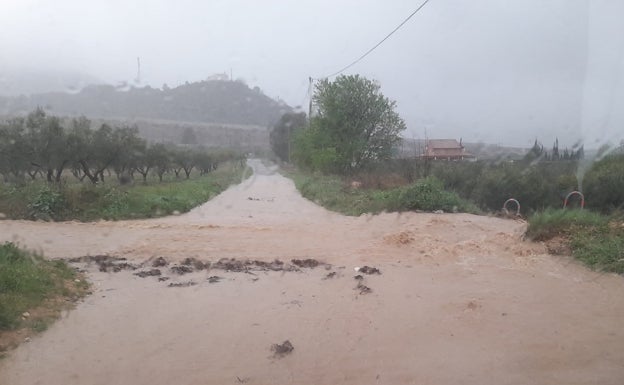 Caminos inundados en la Font de la Figuera. 