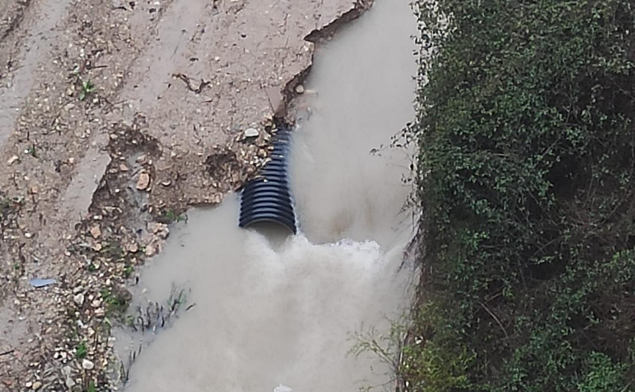 Canalización desbordada del río Barxell.