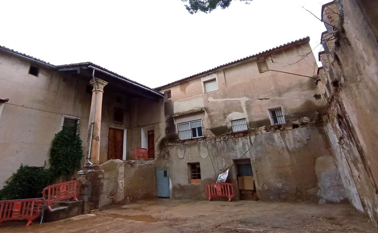 Patio del Palau dels Comtes de Ròtova. 