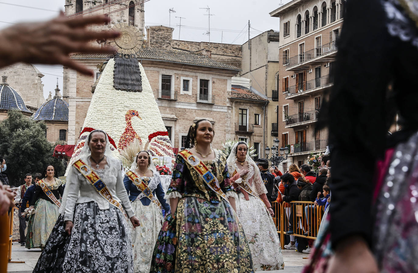 Fotos: Así es el manto de la Mare de Déu para las Fallas 2022