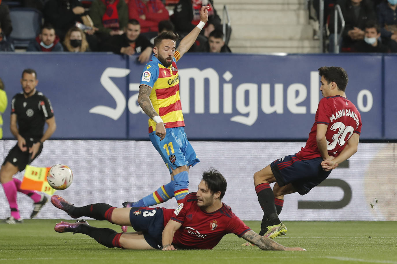 Fotos: Las mejores imágenes del CA Osasuna-Levante UD