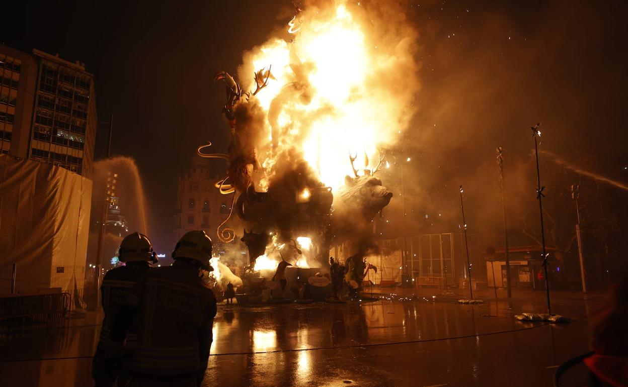 Cremà en la plaza del Ayuntamiento de Valencia.