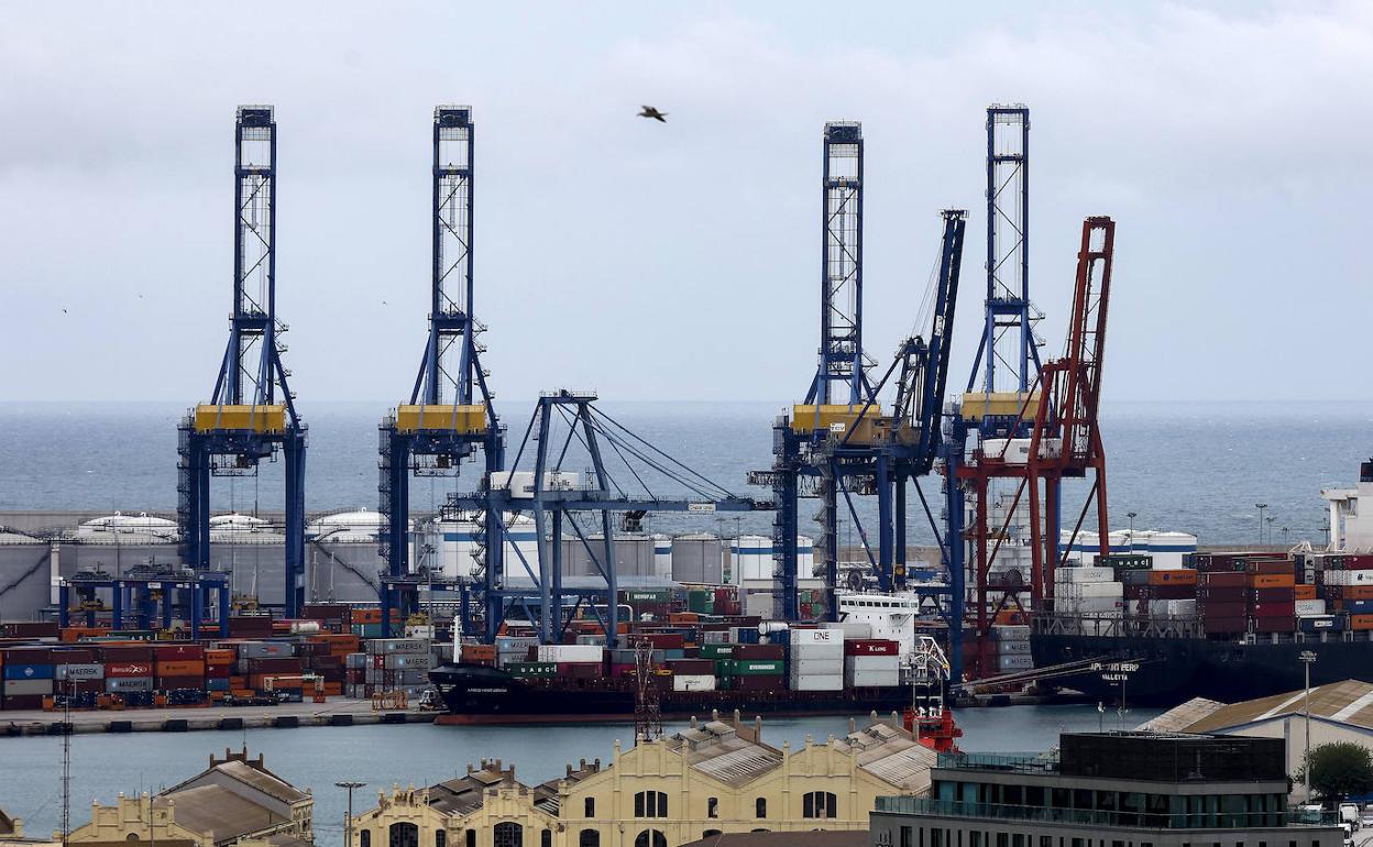 Una de las terminales del puerto de Valencia. 