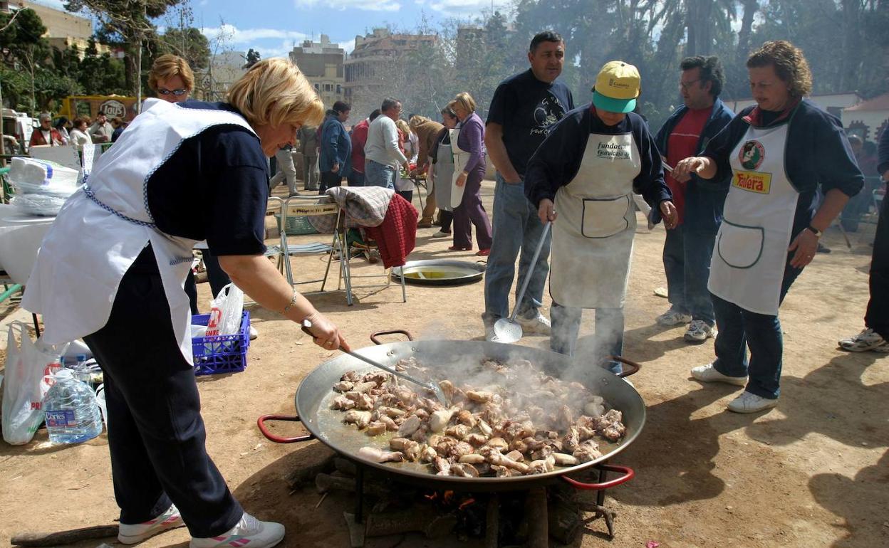 Imagen de arcihvo de un concurso de paellas. 