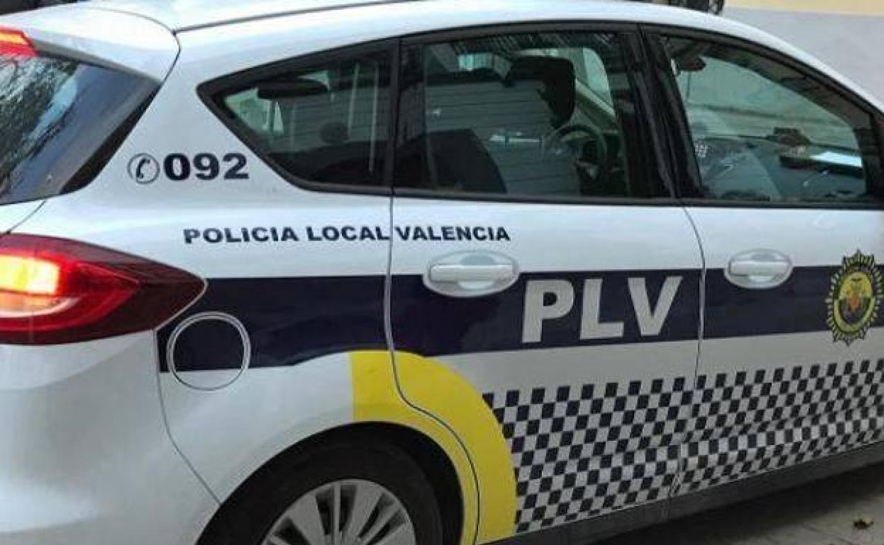 Coche patrulla de la Policía Local, de servicio en Valencia. 