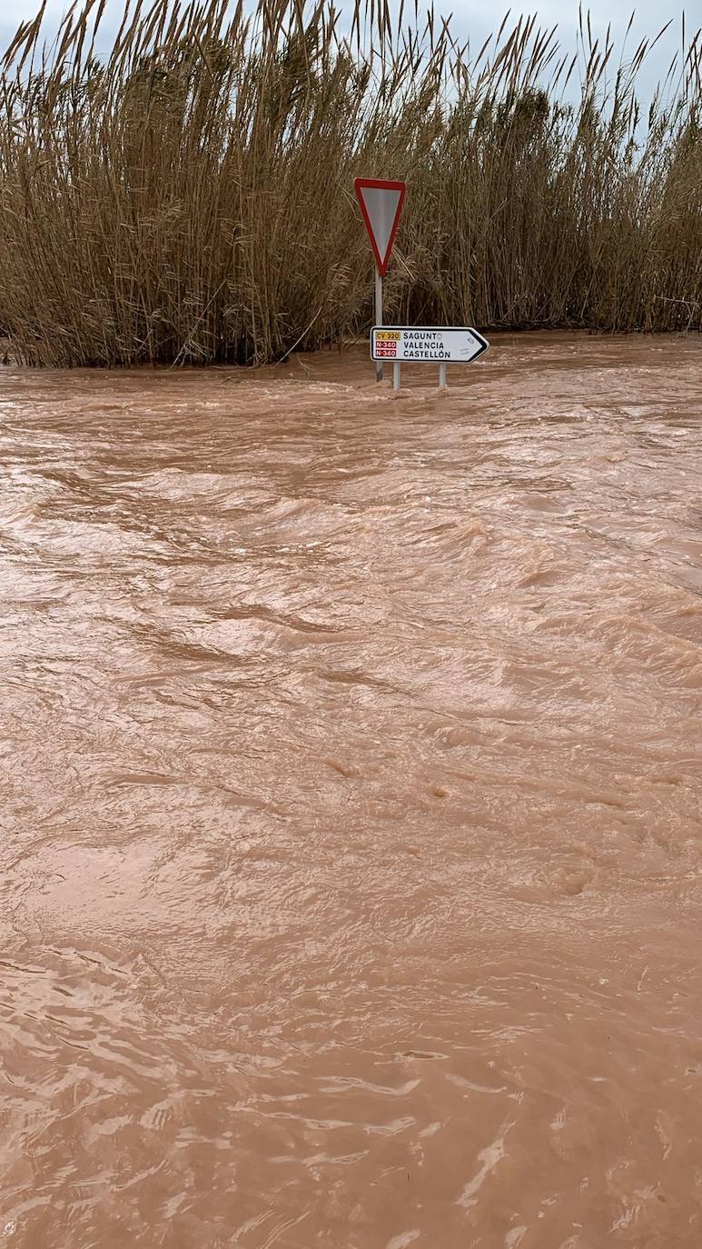 Las precipitaciones históricas en marzo dejan carreteras cortadas, ríos y barrancos desbordados y numerosas incidencias en Valencia y Castellón.