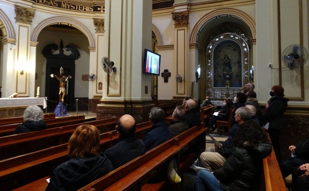 Oración por la paz realizada en la iglesia de Nuestra Señora del Rosario del Canyamelar. 