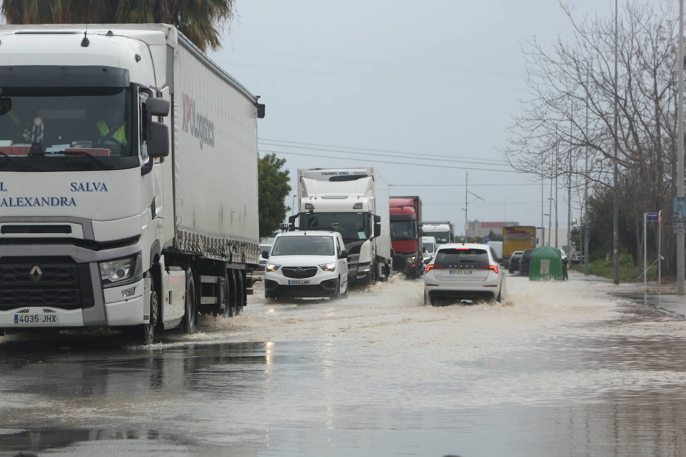 Las precipitaciones históricas en marzo dejan carreteras cortadas, ríos y barrancos desbordados y numerosas incidencias en Valencia y Castellón.