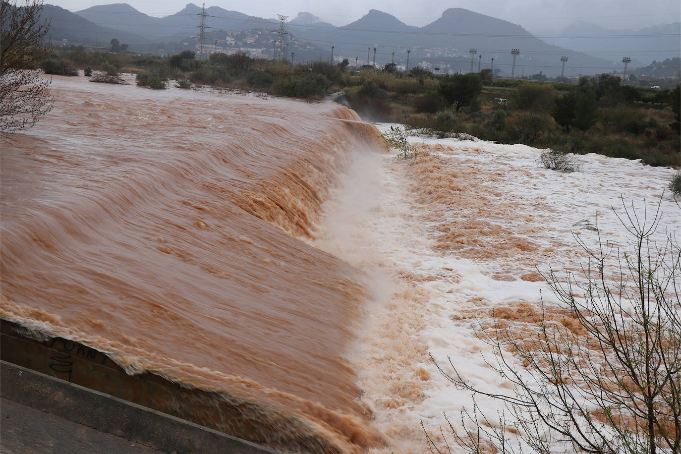 Las precipitaciones históricas en marzo dejan carreteras cortadas, ríos y barrancos desbordados y numerosas incidencias en Valencia y Castellón.