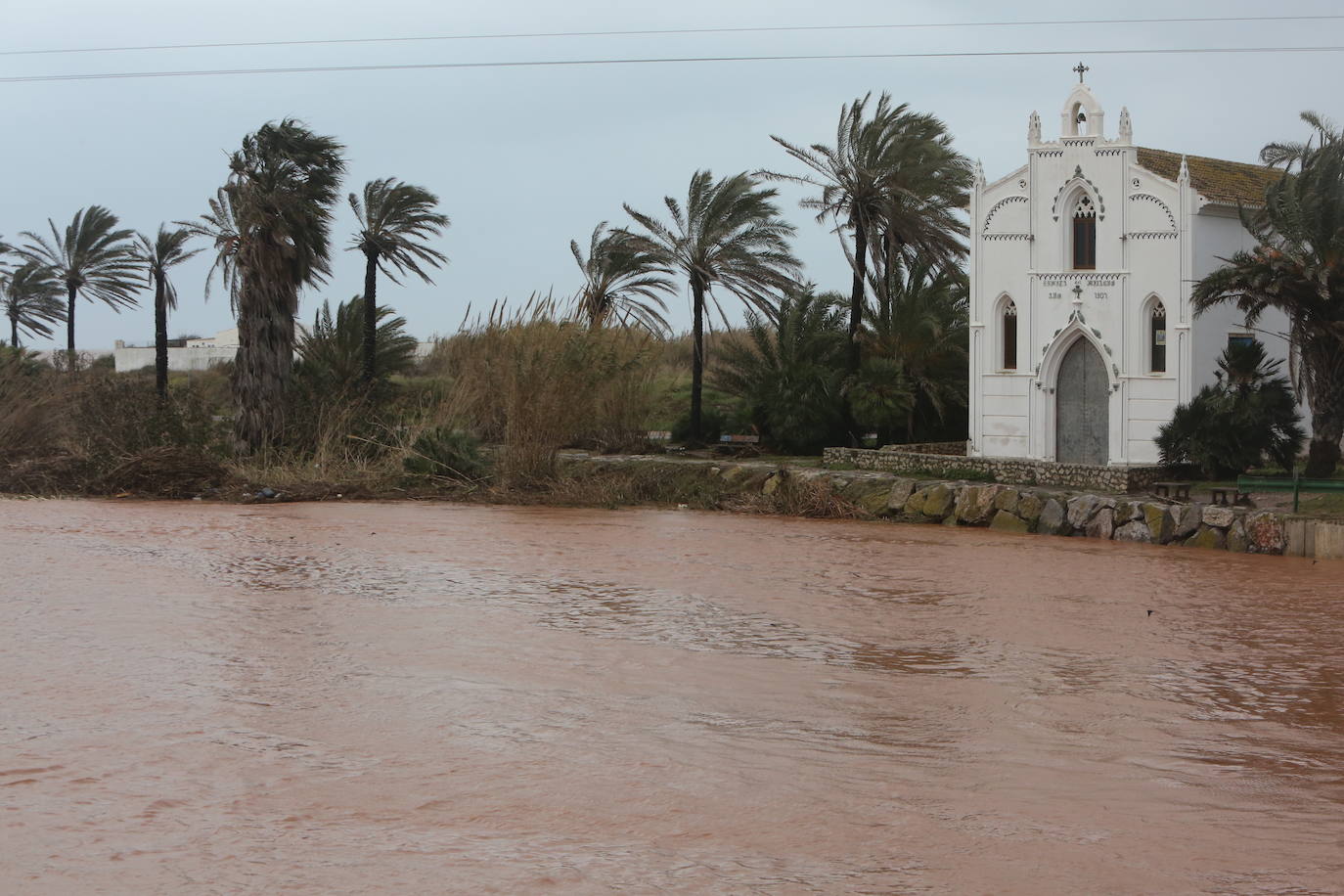 Las precipitaciones históricas en marzo dejan carreteras cortadas, ríos y barrancos desbordados y numerosas incidencias en Valencia y Castellón.