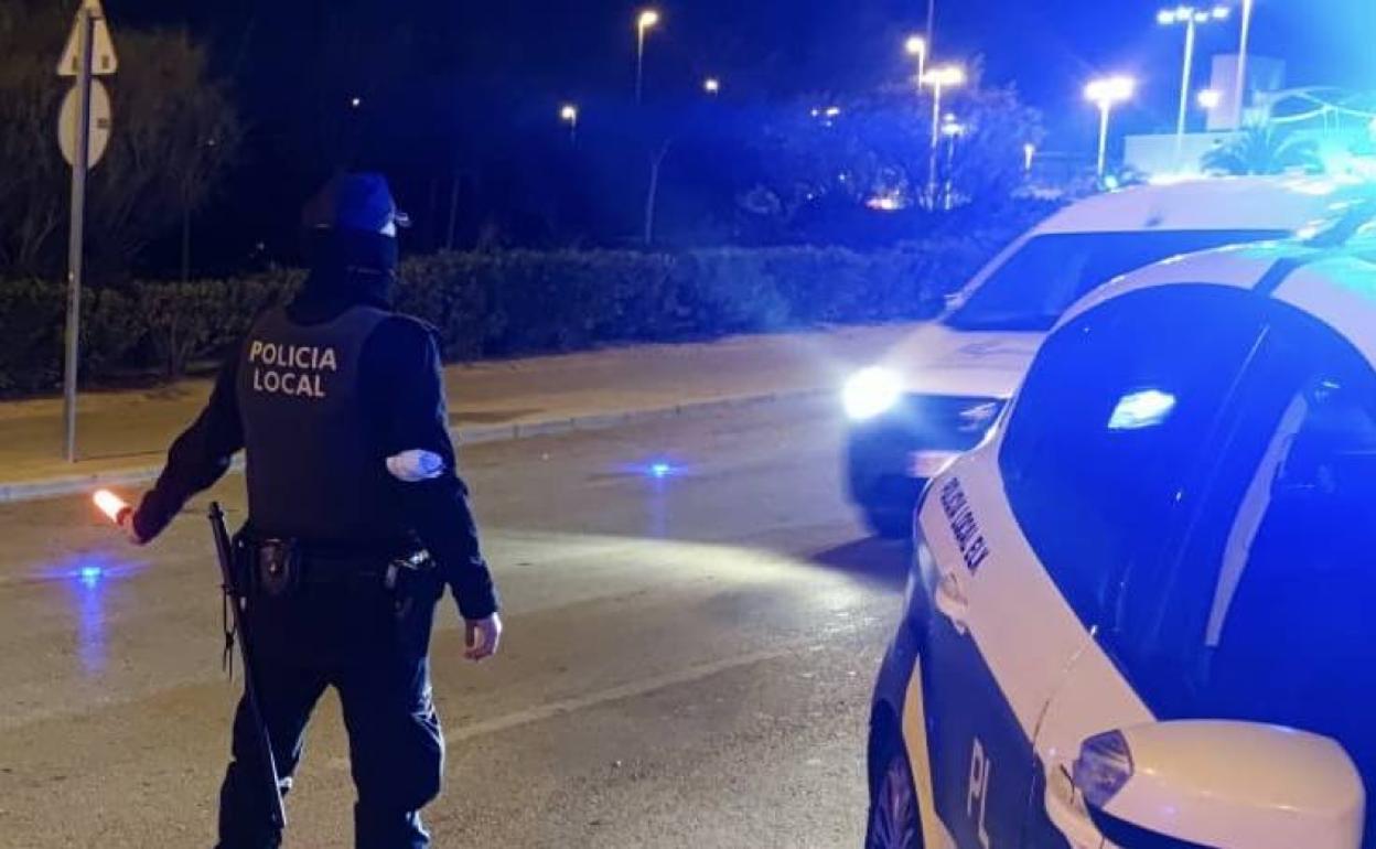 Los dos implicados fueron detenidos por tráfico de drogas. 