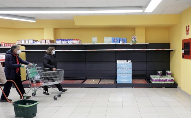 Los supermercados limitan la compra de lácteos por la huelga del transporte