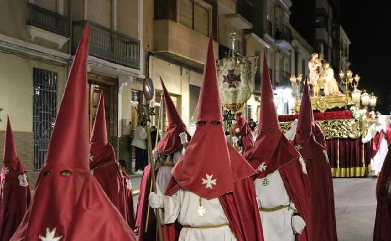 Un paso de la Semana Santa torrentina. 