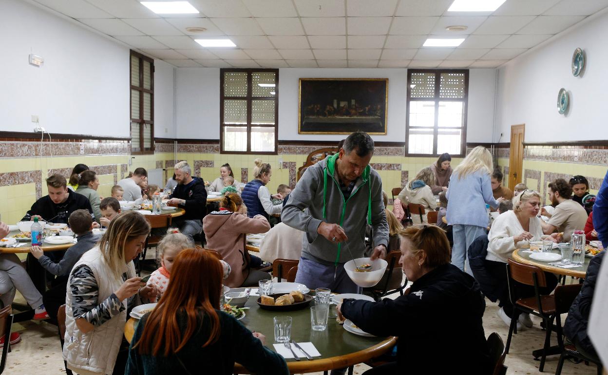 Refugiados en un centro de Alaquás. 