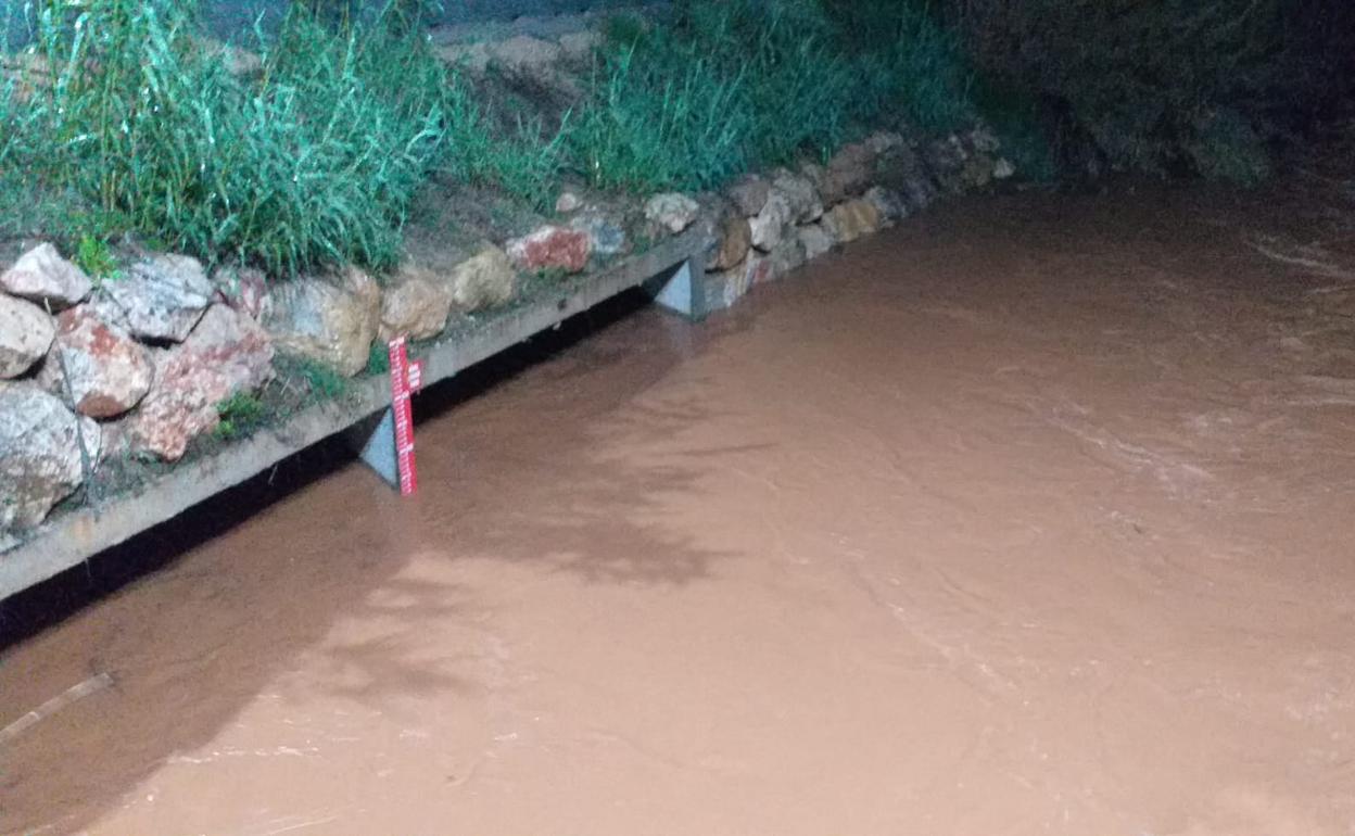 Aumenta el nivel del agua en los barrancos de la Ribera. 