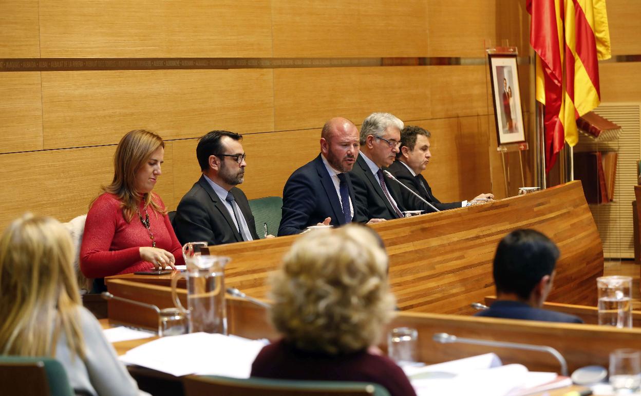 Toni Gaspar preside un pleno de la Diputación de Valencia. 