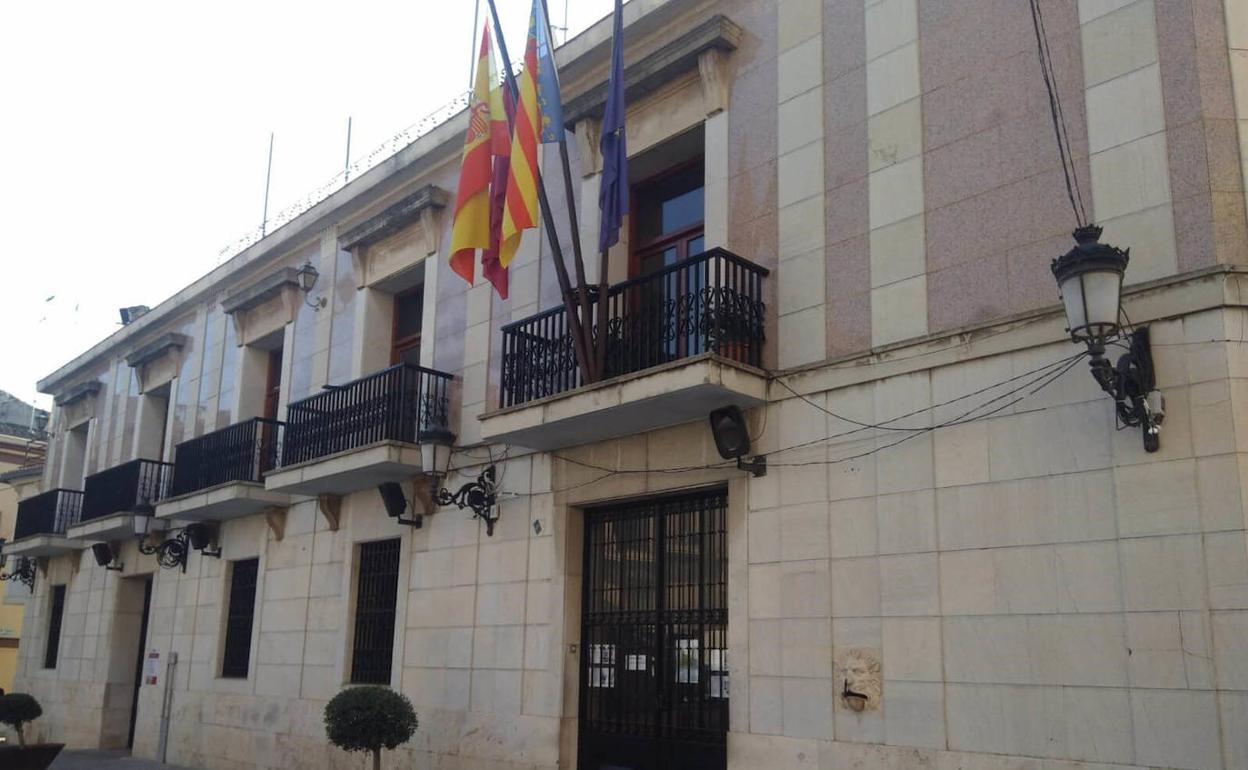 La fachada del ayuntamiento. 