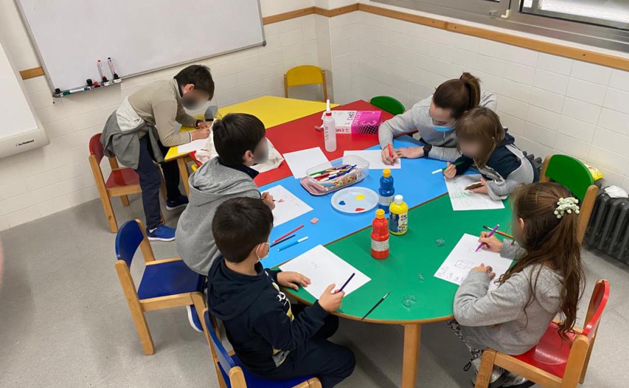 Niños de Almussafes en una actividad. 