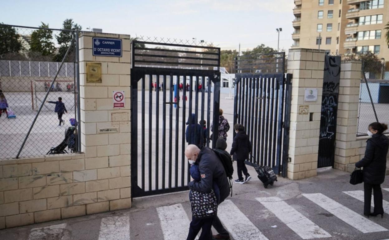 Entrada de un colegio de Valencia. 