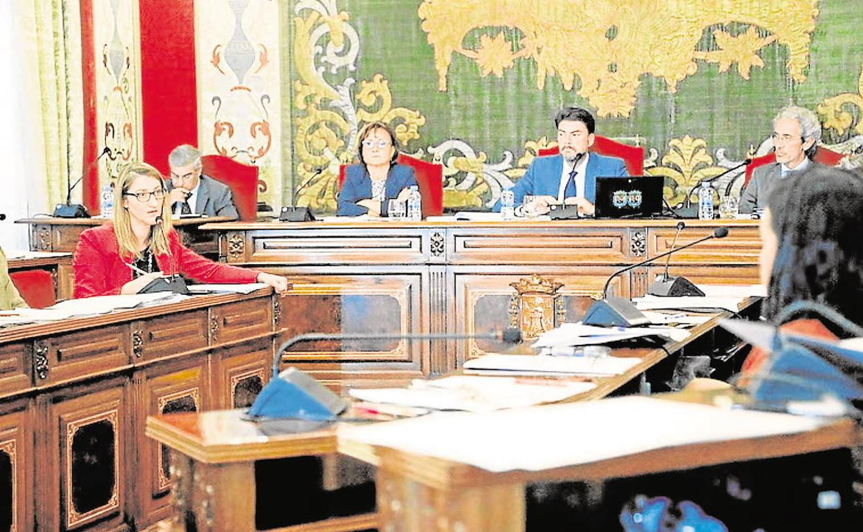 Imagen de un pleno en el ayuntamiento de Alicante. 