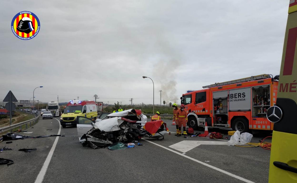 Estado en el que ha quedado el vehículo tras el accidente en Xeresa, donde ha muerto un hombre. 