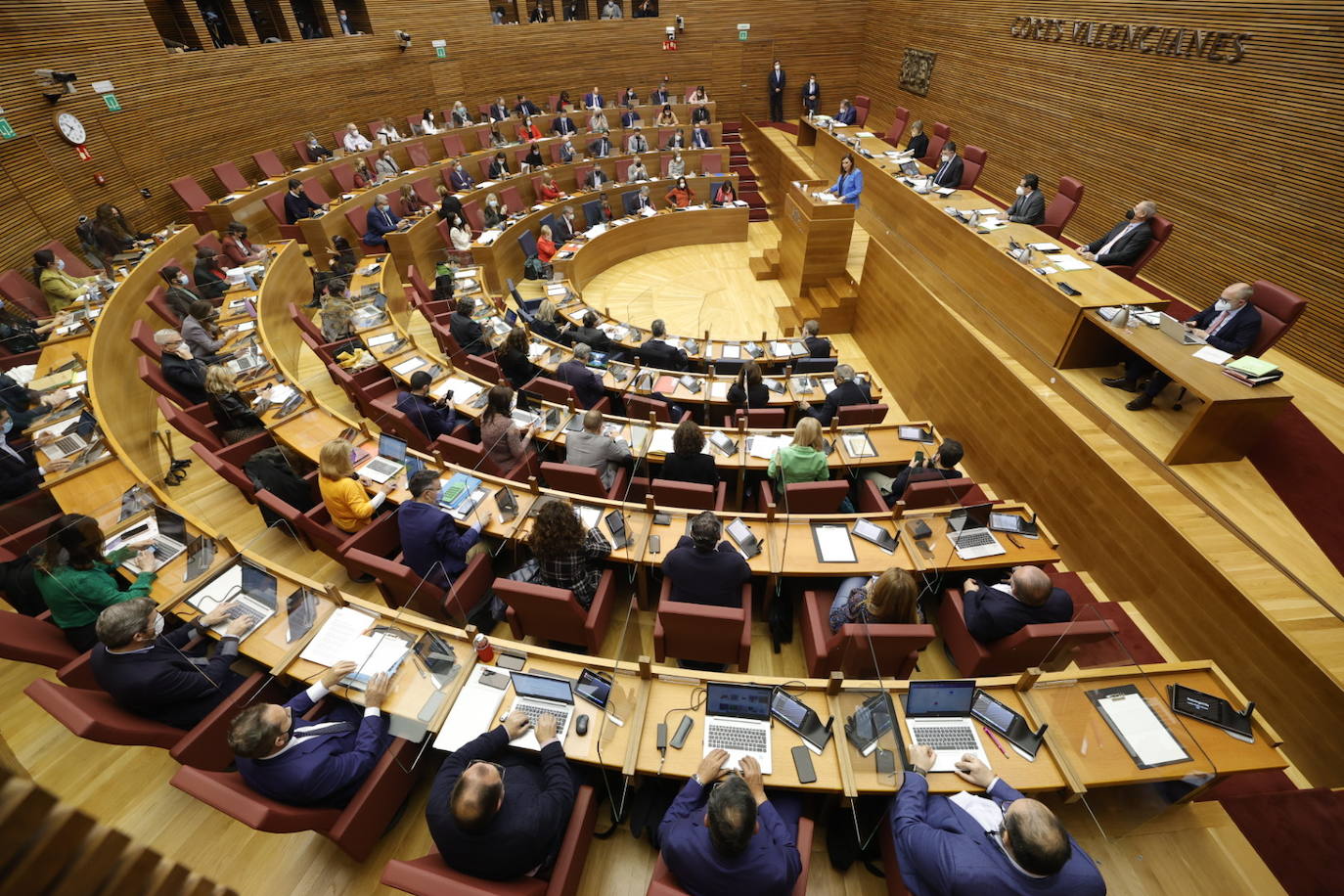 Sesión de control a Puig en Les Corts del 30 de marzo de 2022: El PP atosiga a Puig con la necesidad de bajar impuestos como medida anticrisis. 