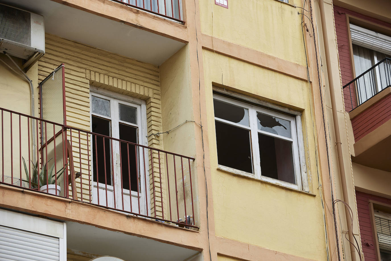 Los vecinos de Orriols viven con miedo a los okupas en un barrio devastado por la delincuencia y la ocupación ilegal. 