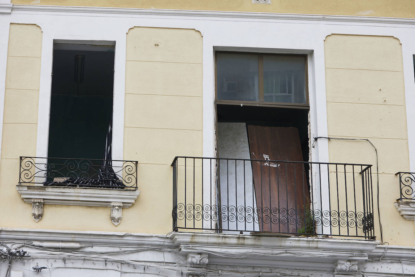 Los vecinos de Orriols viven con miedo a los okupas en un barrio devastado por la delincuencia y la ocupación ilegal. 