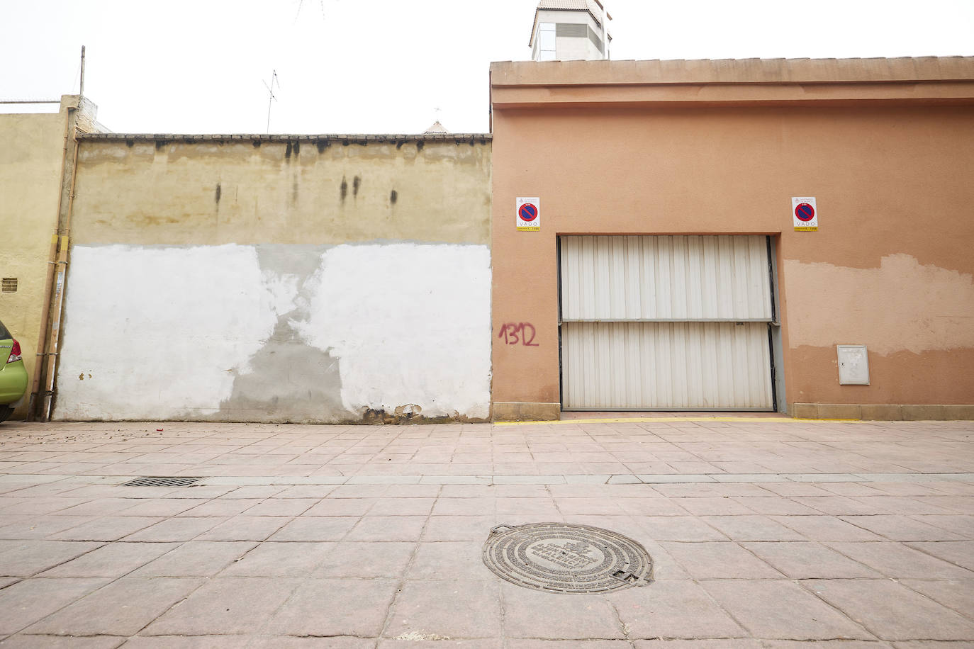 Los vecinos de Orriols viven con miedo a los okupas en un barrio devastado por la delincuencia y la ocupación ilegal. 