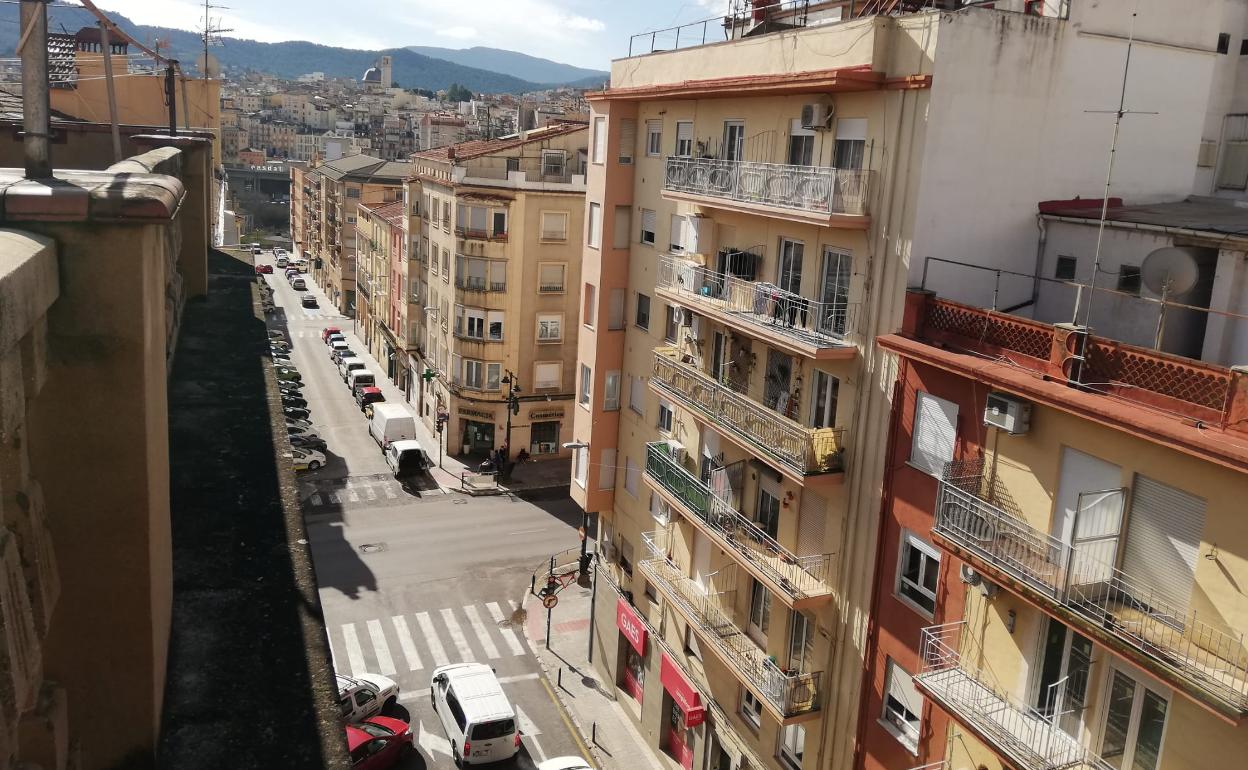 Cruce de las calles Isabel la Católica y la Alameda, uno de los puntos neurálgicos del Ensanche. 