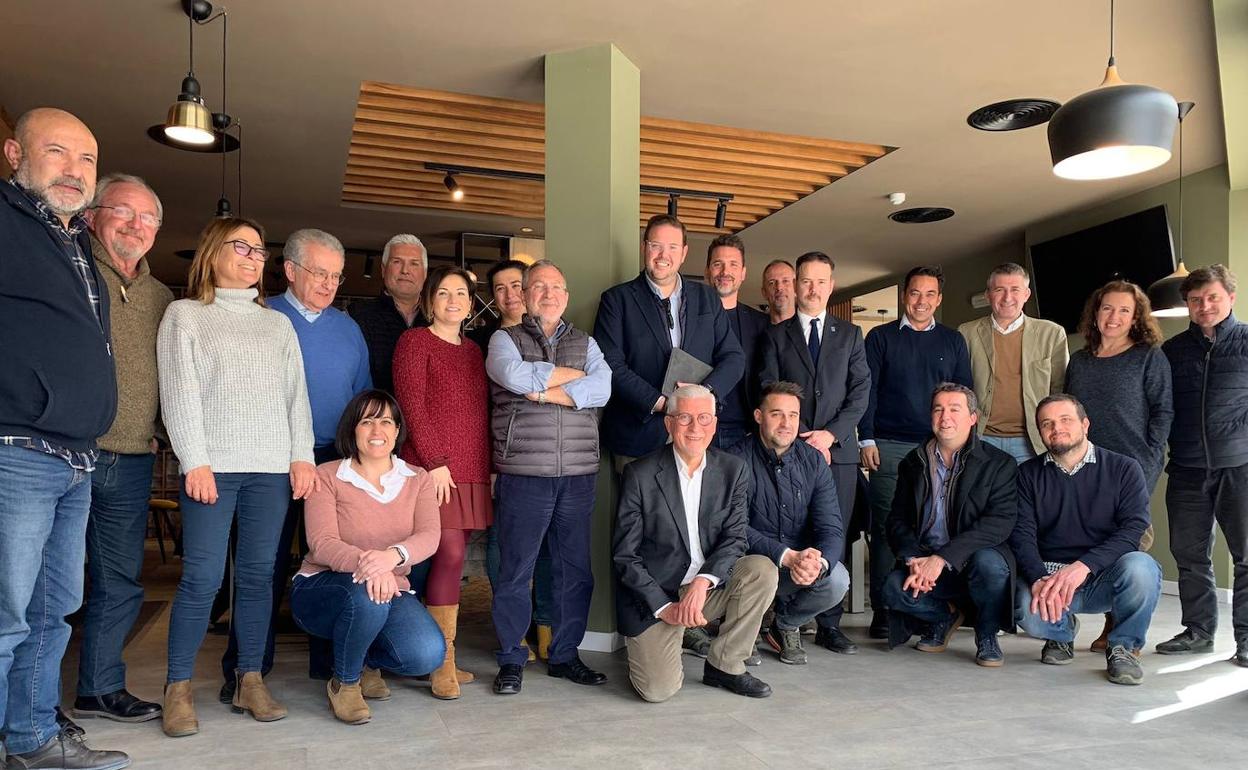 Los empresarios participantes en la reunión. 