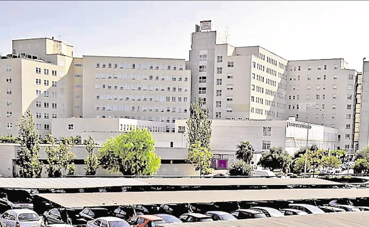 Panorámica del edificio del Hospital General de Alicante. 