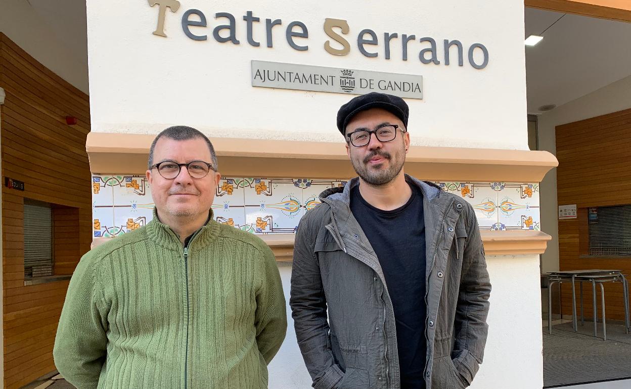 El director del Serrano de Gandia, Joan Fuster, y el concejal Cultura, Nahuel González. 