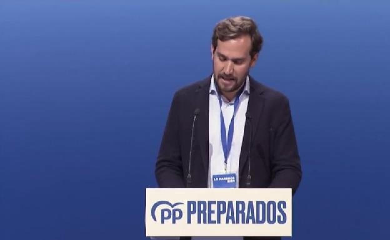 Borja Giménez Larraz, hijo de una víctima de ETA, en el congreso del PP. 