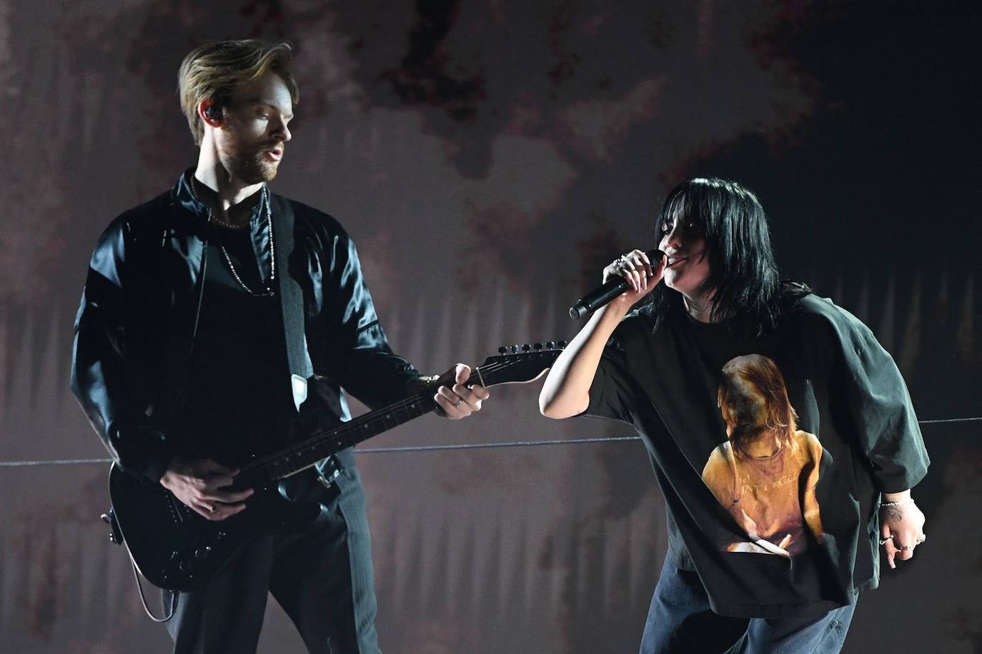 Finneas y Billie Eilish, durante su actuación.